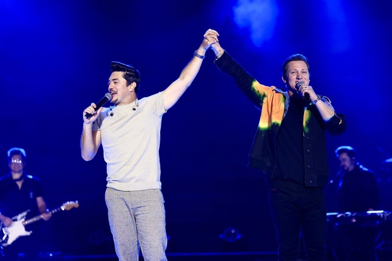 George Henrique & Rodrigo comandam festa junina no interior de Minas Gerais